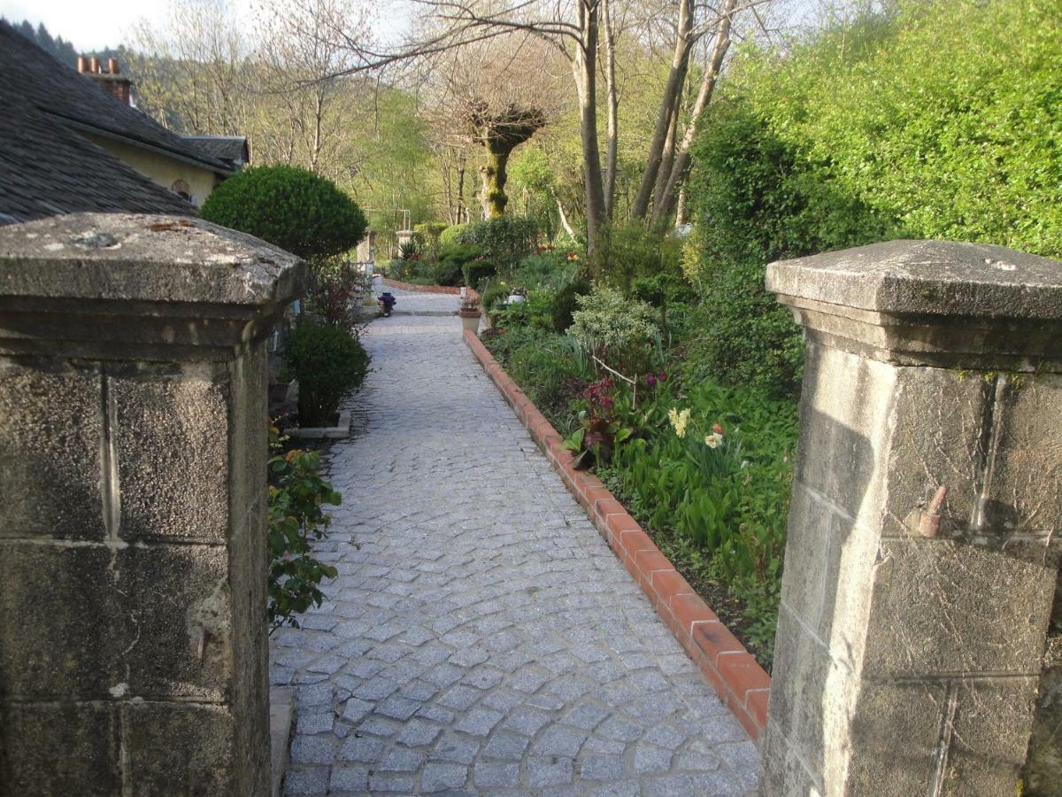 Bed and Breakfast Le Relais Des Capucines Largnac Екстер'єр фото