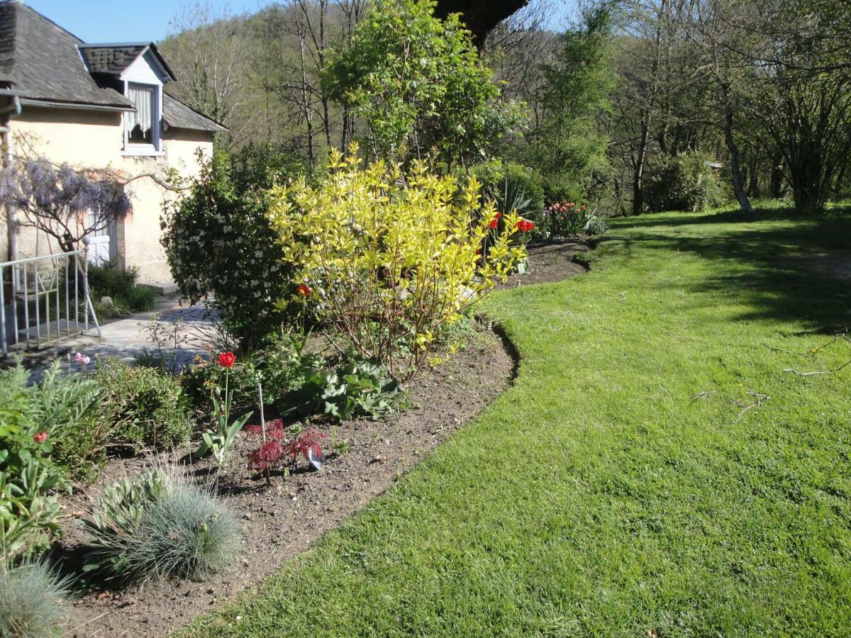 Bed and Breakfast Le Relais Des Capucines Largnac Екстер'єр фото