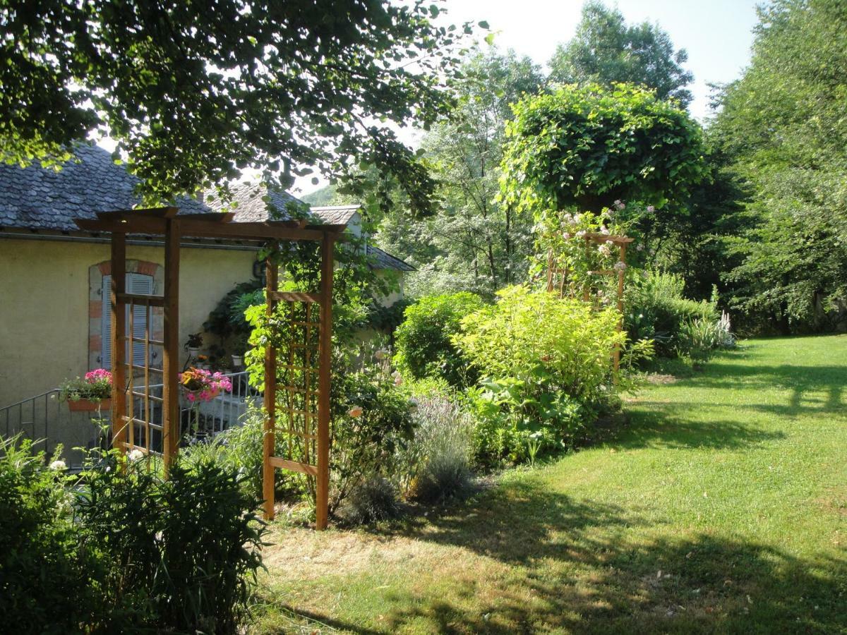 Bed and Breakfast Le Relais Des Capucines Largnac Екстер'єр фото