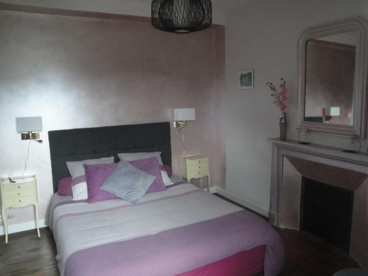 Bed and Breakfast Le Relais Des Capucines Largnac Екстер'єр фото